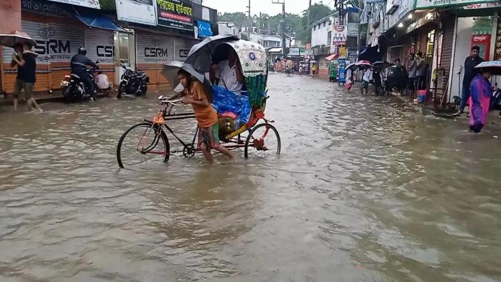 দেশের নিম্নাঞ্চলে পানি বাড়ছে, শহরেও জলাবদ্ধতা